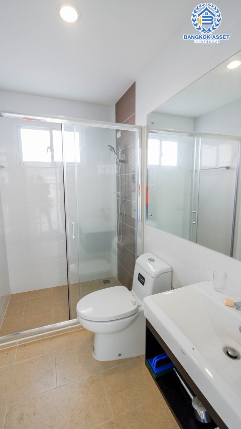 *****บ้านเดี่ยวมือสองย่านกรุงเทพฯ ม.ดีไลท์แอทซีน วัชรพล-จตุโชติ เนื้อที่กว้างขวางมากถึง 52.50 ตร.ว.  ฟังก์ชัน 3 ห้องนอน 3 ห้องน้ำ ที่จอดรถ 2 คัน บ้านตกแต่งสไตล์โมเดิร์น ภายในตกแต่งสวยเหมือนใหม่ บนทำเลใกล้ทางด่วนรามอินทรา-อาจณรงค์ ด่านจตุโชติ